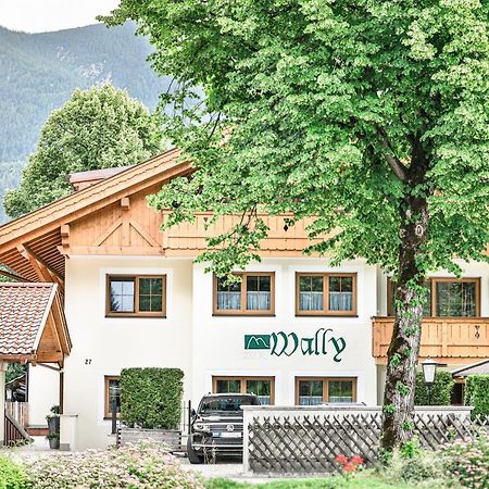 Ferienwohnungen "Zur Wally" Гармиш-Партенкирхен Екстериор снимка