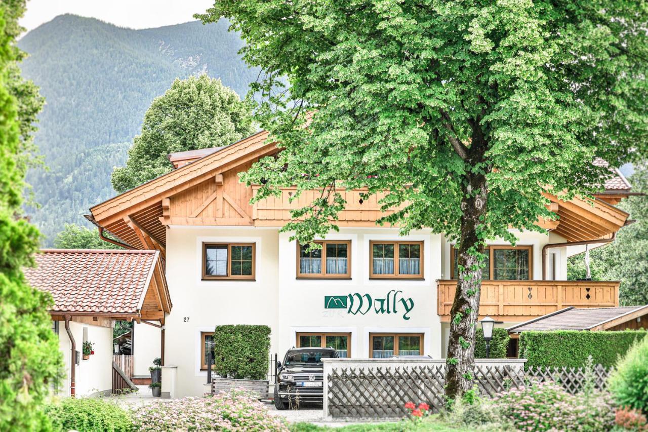 Ferienwohnungen "Zur Wally" Гармиш-Партенкирхен Екстериор снимка